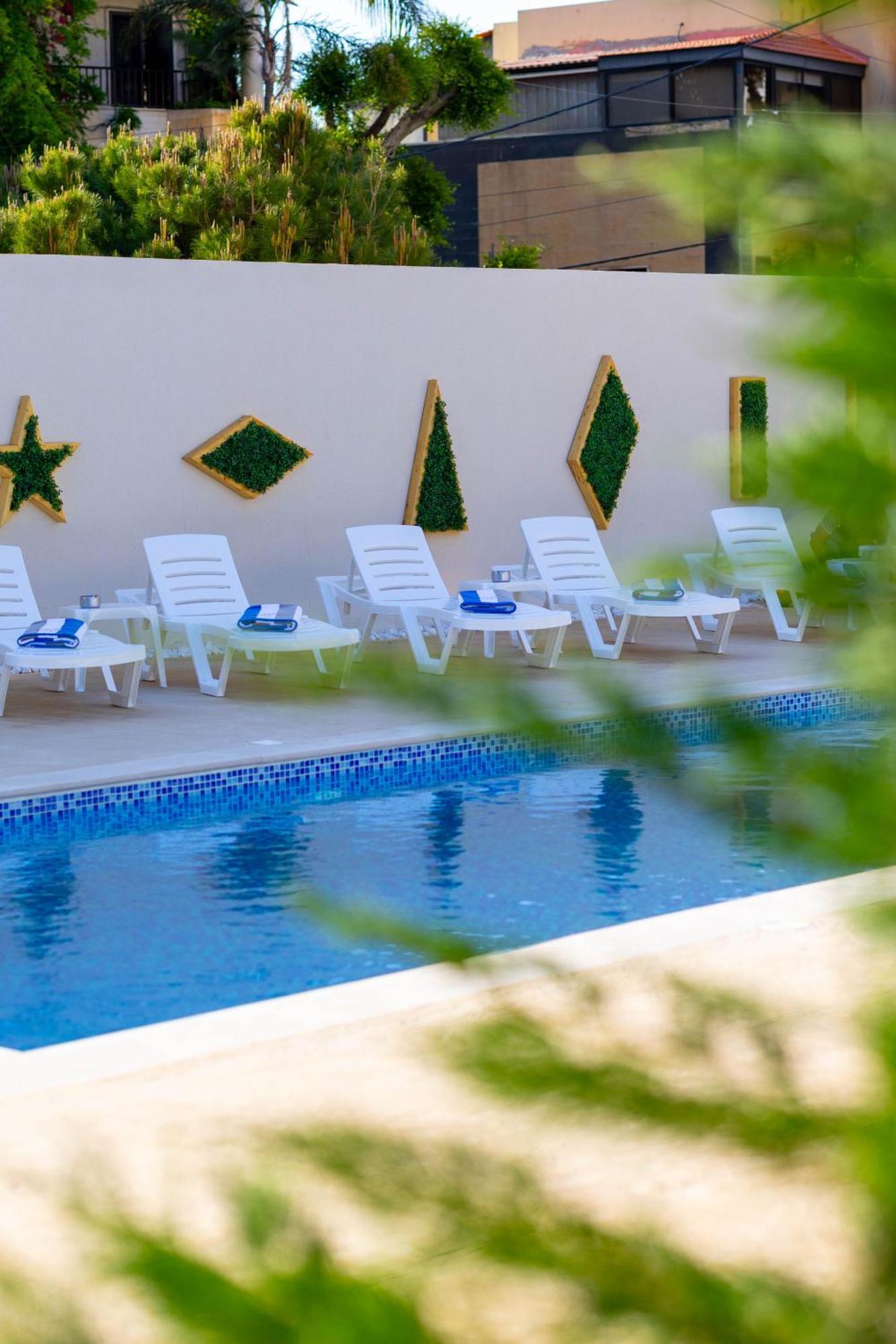 Mateus Hotel & Pool Jounieh Bagian luar foto